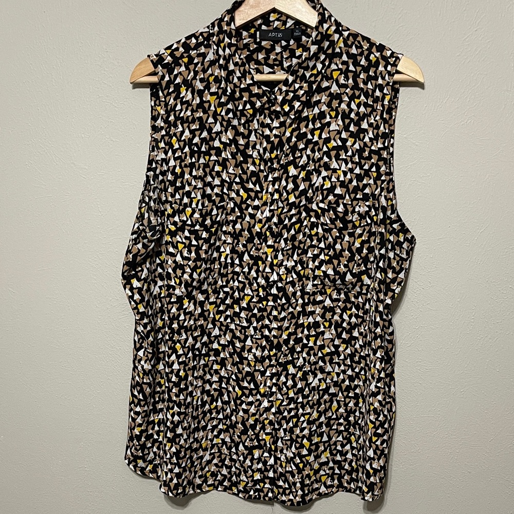 Apt. 9 Black Sleeveless Button-Down Top with White & Yellow Triangle Print